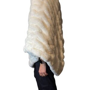 La Fiorentina Soft Cream Faux Fur Wrap